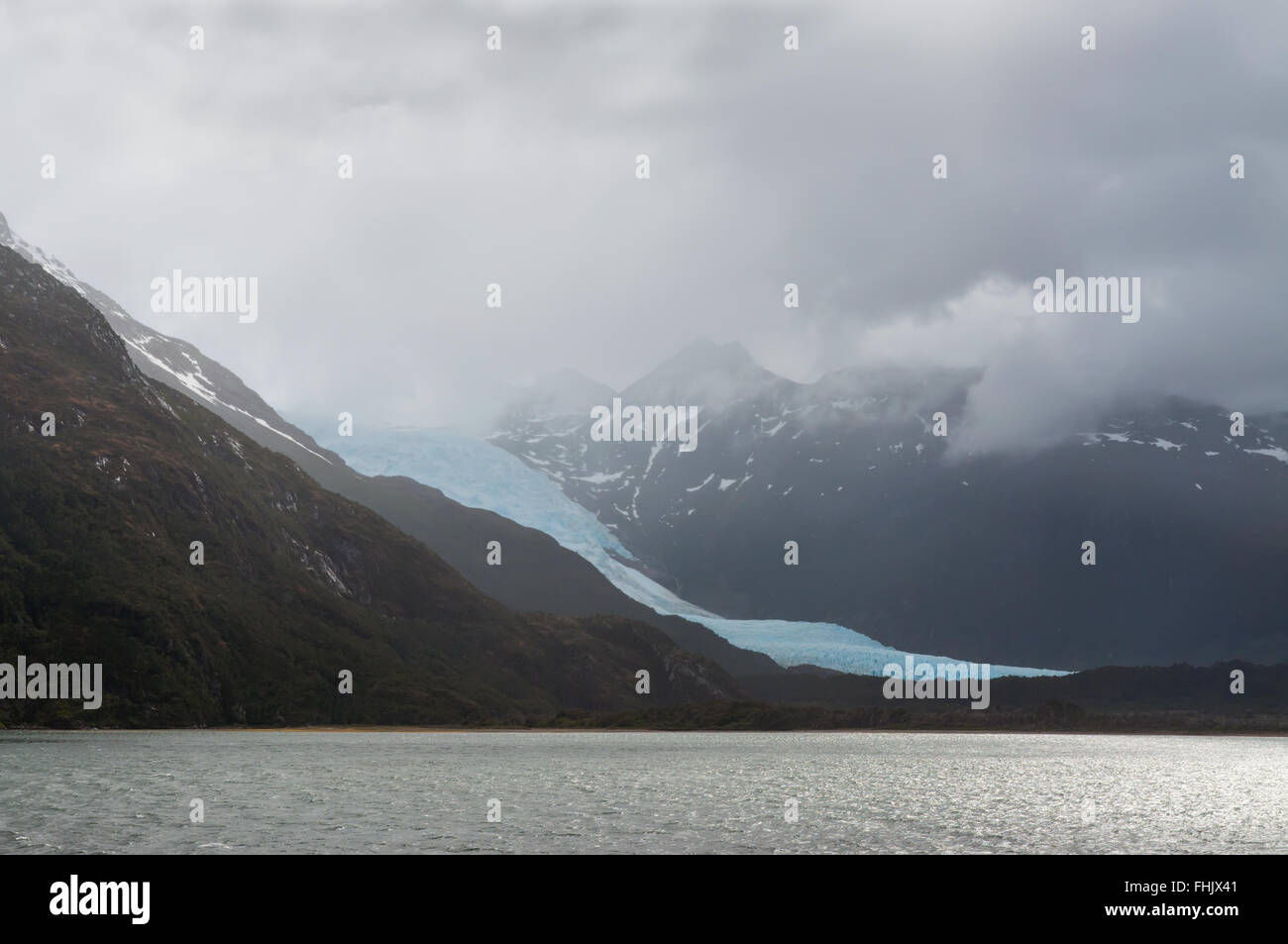 Holanda Gletscher ist ein Gletscher im Alberto de Agostini National Park, Beagle-Kanal, Chile. Bedeckt. Stockfoto