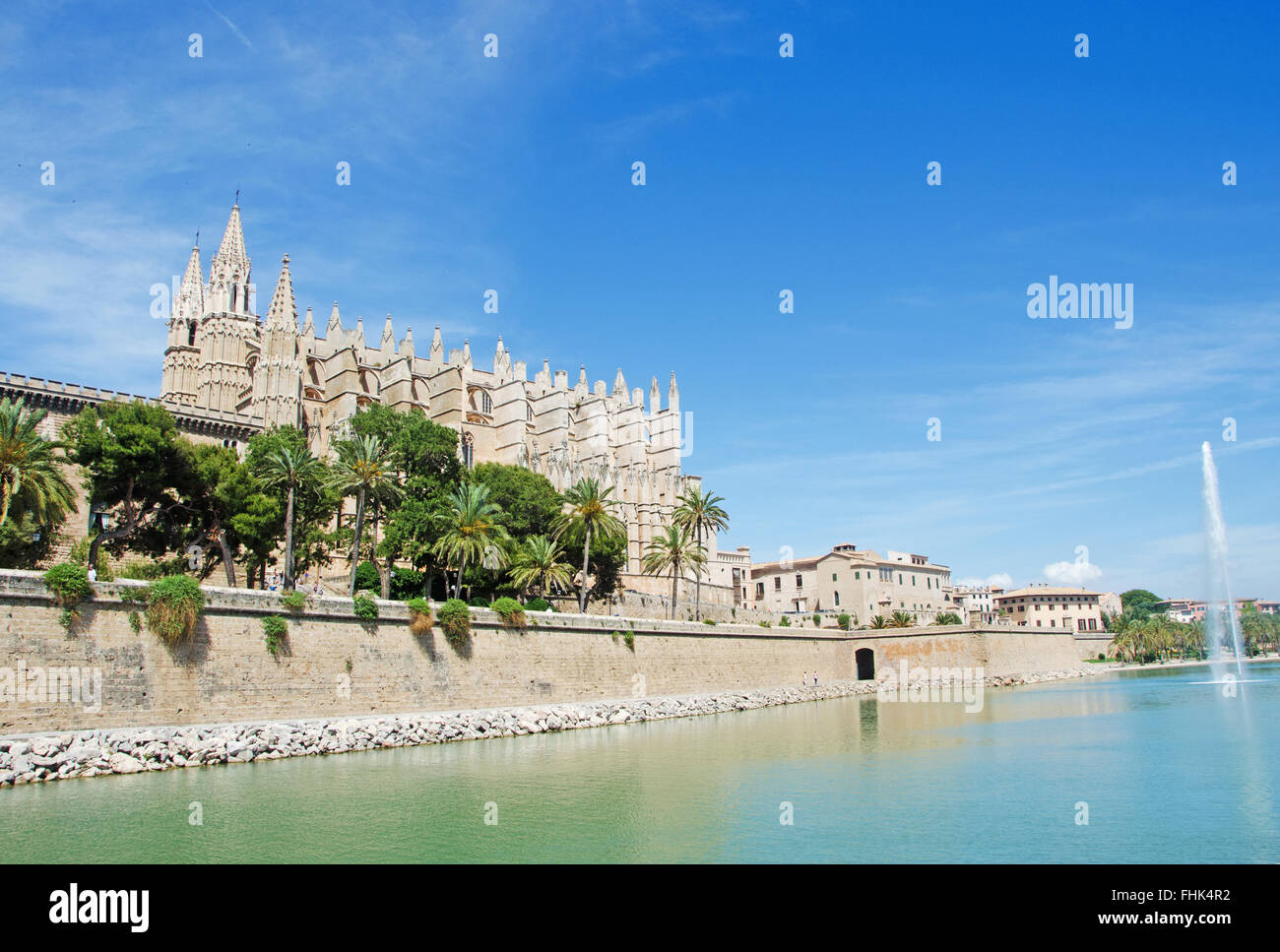 Mallorca, Mallorca, Balearen, Spanien: Kathedrale La Seu, der Kathedrale Santa Maria in Palma, und der See von Parc de la Mar (Park) Stockfoto