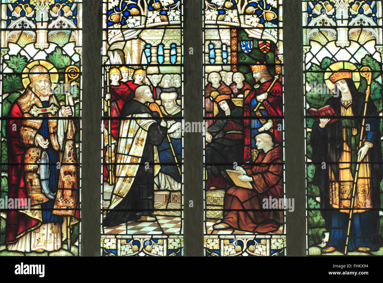 St. Wilfrid, Erzbischof Theodore, Venerable Bede, St. Hilda, Glasfenster von J. Powell & Sohn, 1900, Blakeney, Norfolk Stockfoto
