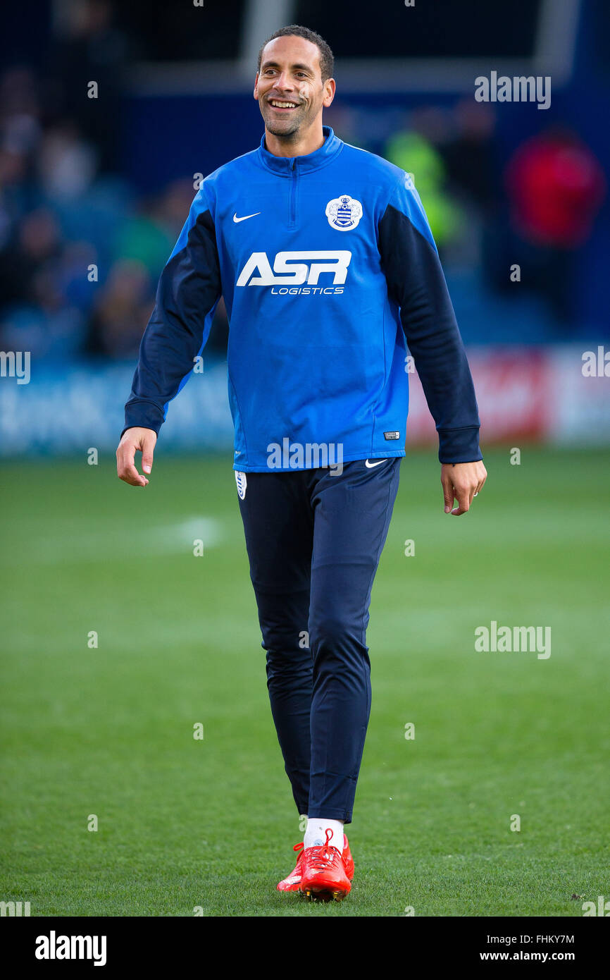 Rio Ferdinand bereitet sich auf Gesicht Burnley FC bei Loftus Road am 6. Dezember 2014. Stockfoto