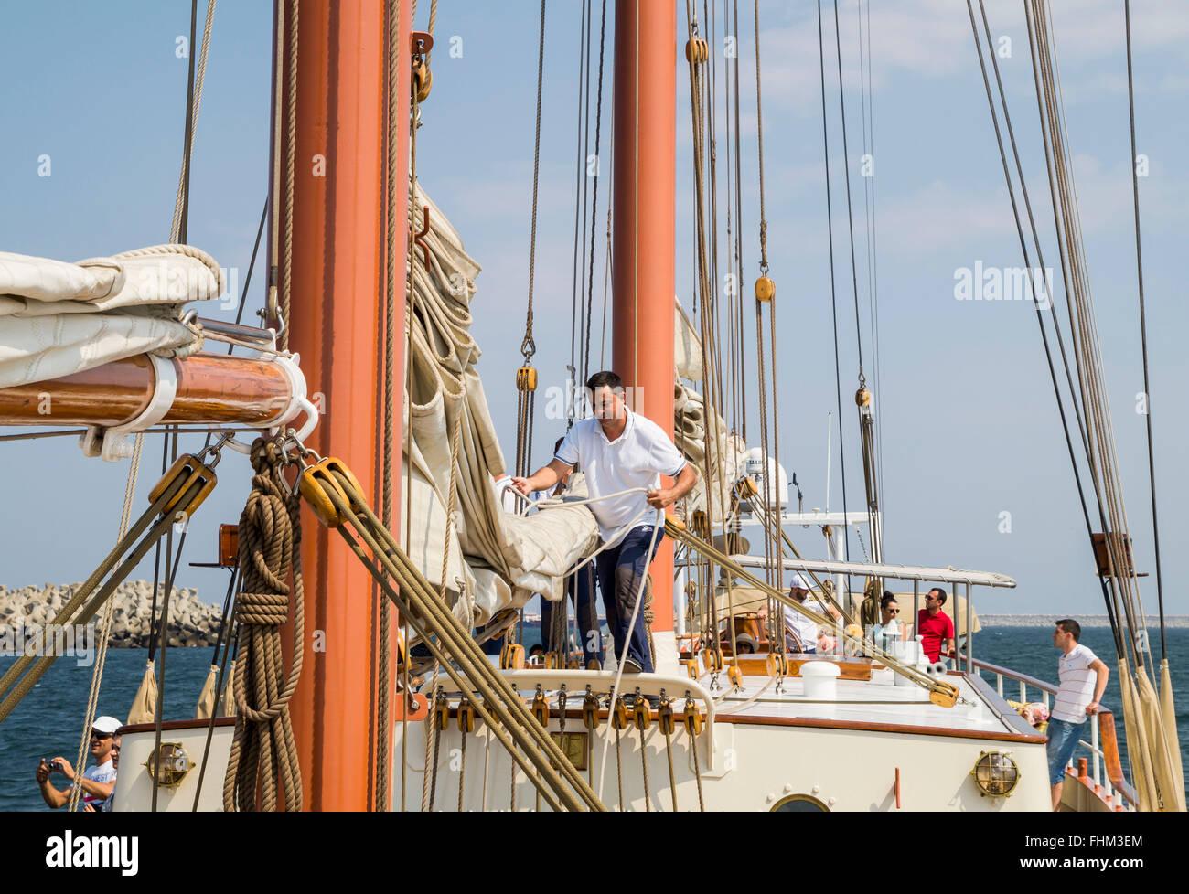 Super Sommer Wochenend-Kreuzfahrt und unvergessliches Abenteuer am Schwarzen Meer mit Segelschiff Adornate, Constanta, Rumänien. Stockfoto