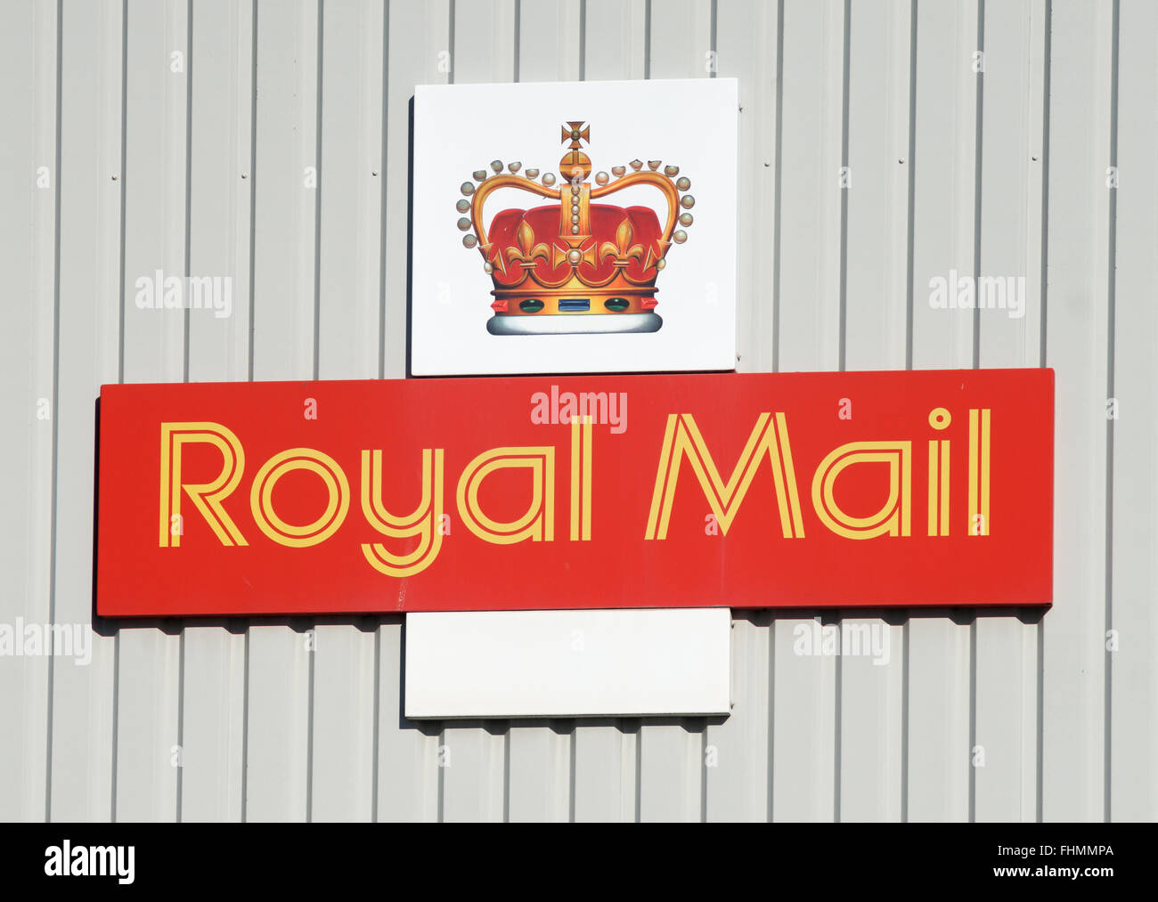 Royal Mail Logo auf Sunderland Lieferung Büro, North East England, UK Stockfoto