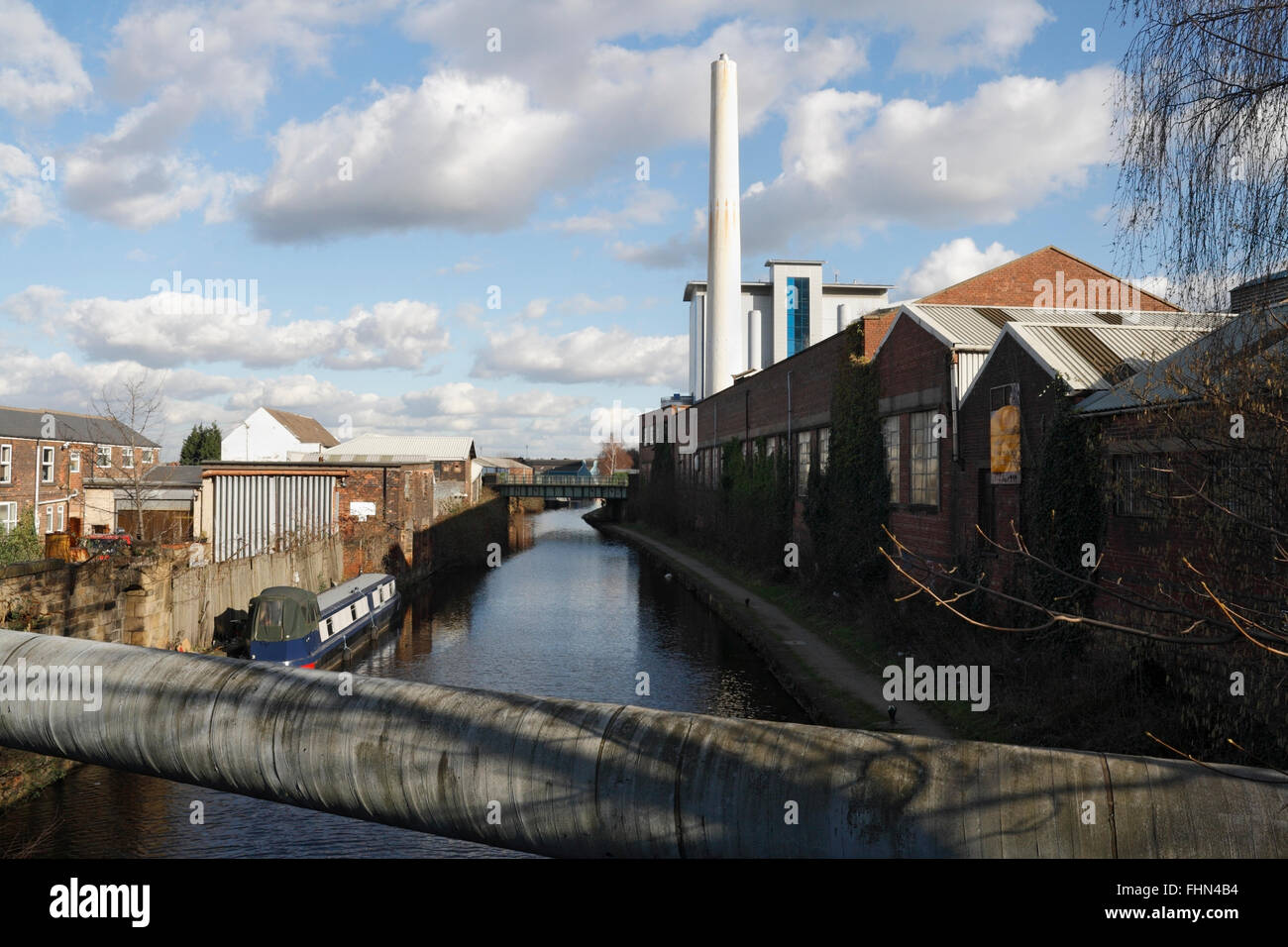Sheffield Canal Waterway in England, Großbritannien, urbane Industrieszene Stockfoto