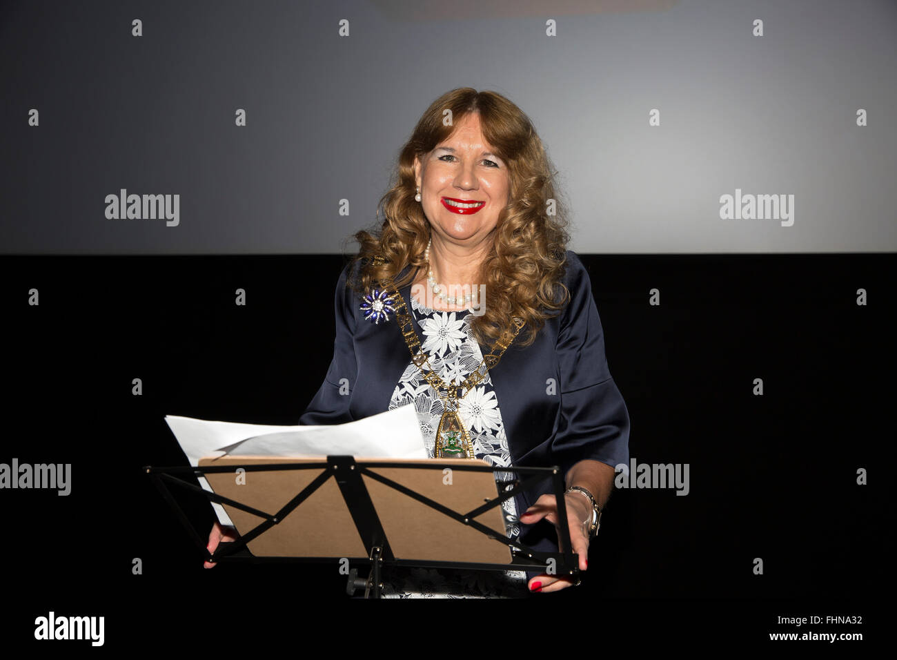 Orpington, UK. 25. Februar 2016.Unique Isense Kinoleinwand kommt im Odeon Orpington und eröffnet durch den Bürgermeister von Bromley, Kim Botting Credit: Keith Larby/Alamy Live News Stockfoto