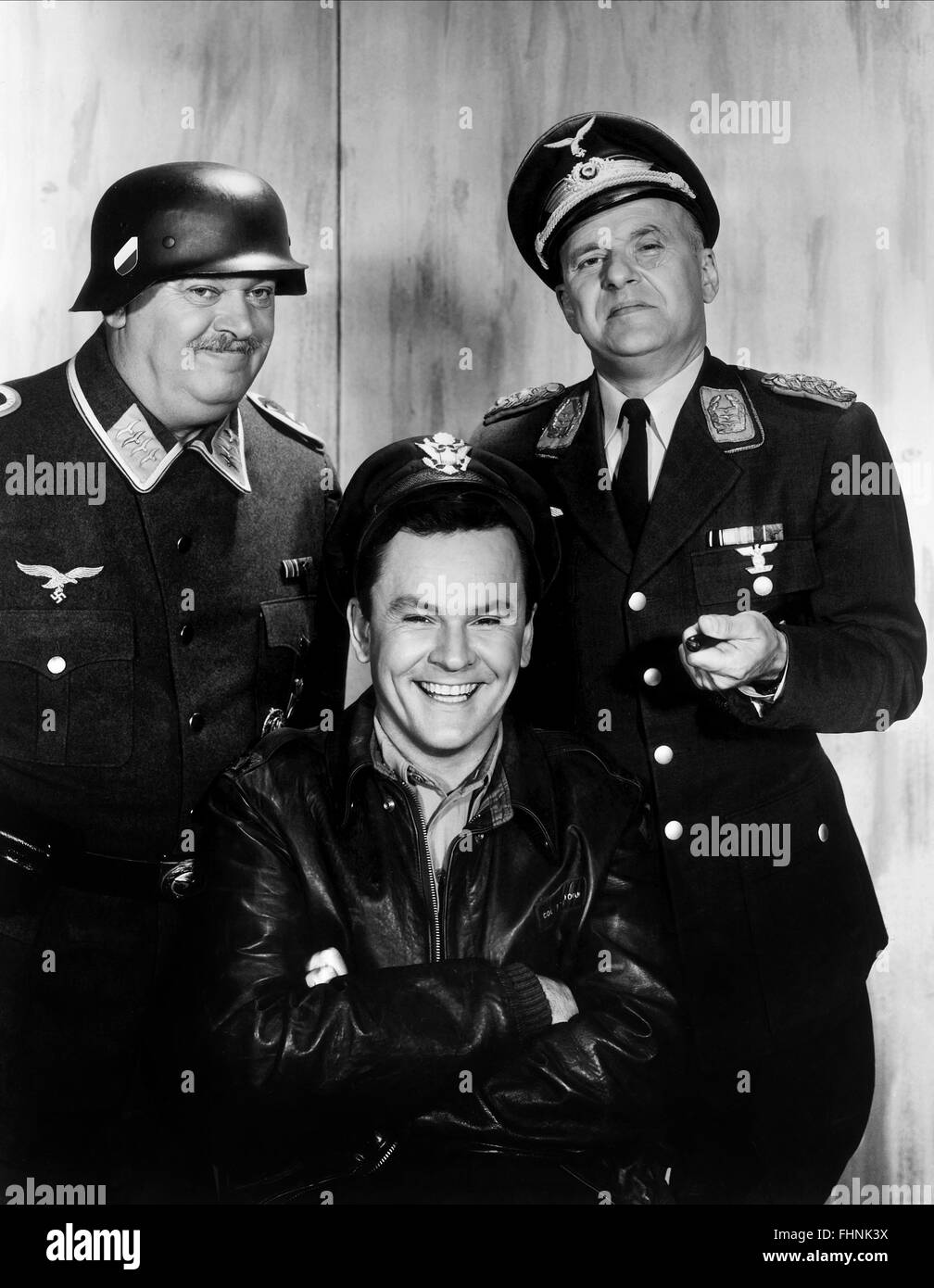 John Banner Bob Crane Werner Klemperer Hogans Heroes 1965 Stockfotografie Alamy