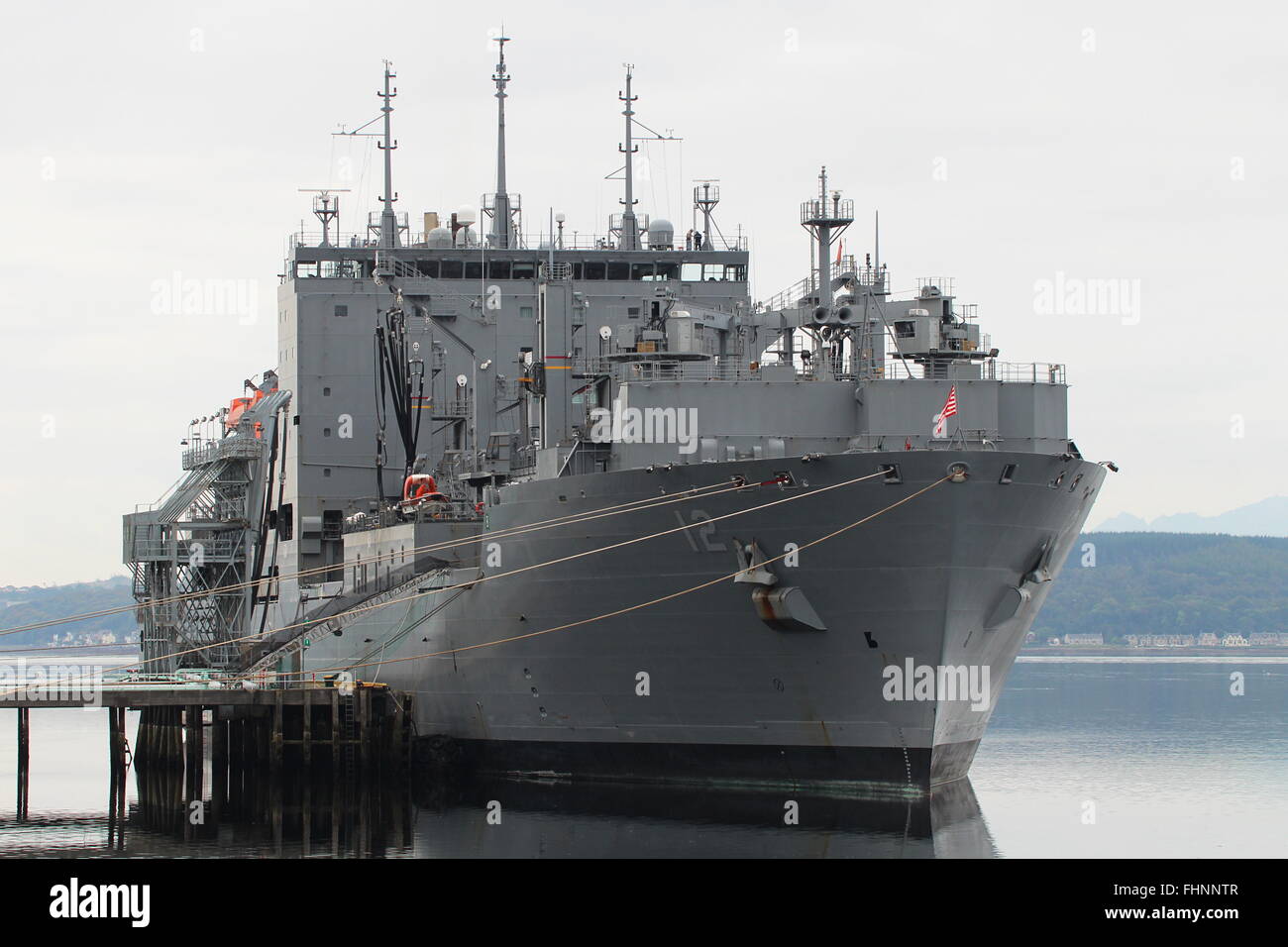 USNS William McLean (T-AKE-12), Lewis und Clark-Klasse trocknen Schiff der US Navy, am Loch angestrebt, während gemeinsame Krieger 15-2 Stockfoto