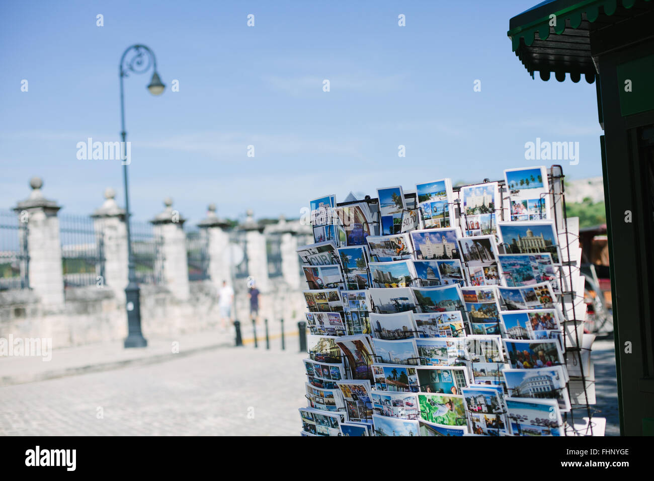 Eine Postkarte-Rack in der Altstadt von Havanna, Kuba Stockfoto