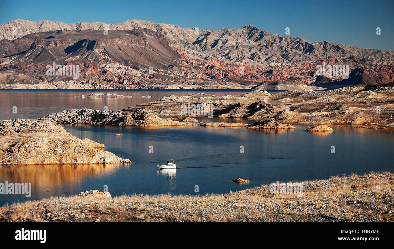 Ein Motorboot Kreuzfahrt auf dem Lake Mead Stockfoto