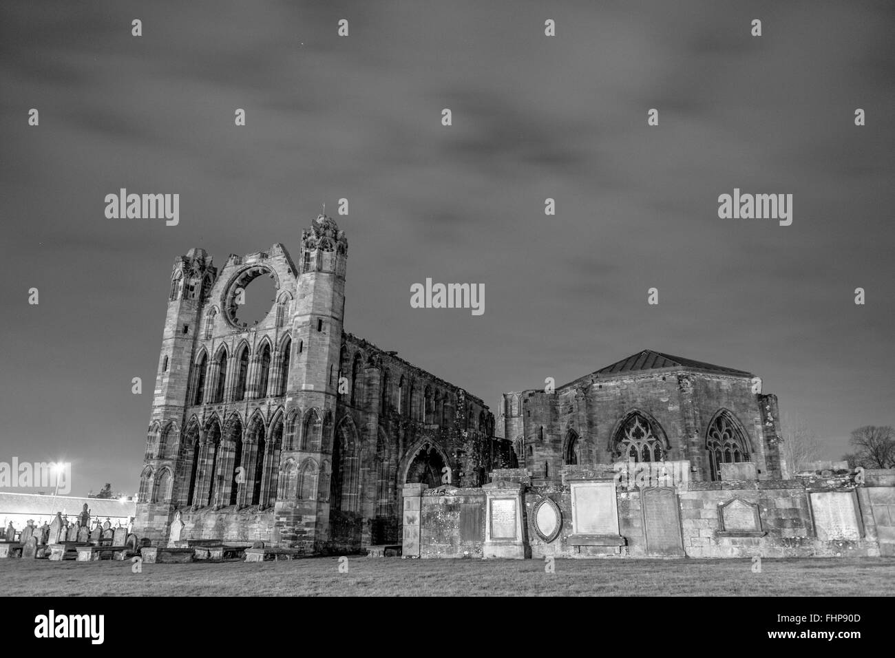 Schwarz / weiß Elgin Cathedral Nacht erschossen. Stockfoto