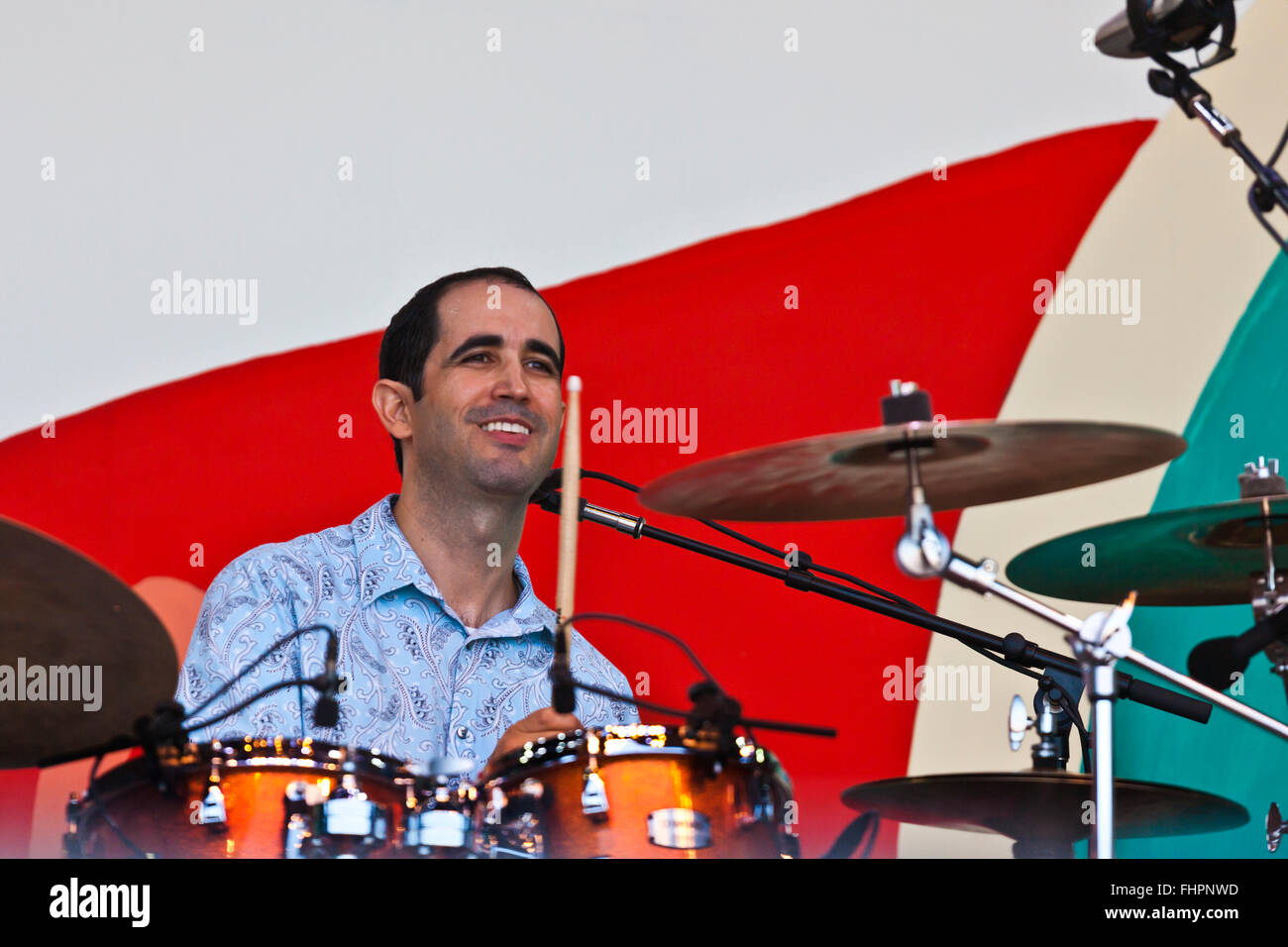 RAUL VALDEZ spielt Schlagzeug für Lucky Peterson beim 58. Monterey Jazz Festival - California Stockfoto
