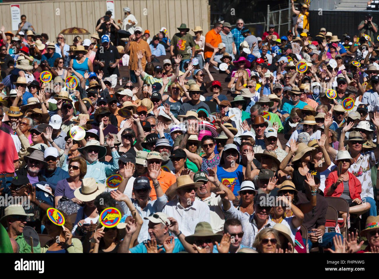 Masse reagiert auf Lucky Peterson, die Durchführung auf dem Monterey Jazz Festival - California Stockfoto Masse reagiert auf Lucky Peterson, die Durchführung auf dem Monterey Jazz Festival - California Stockfoto