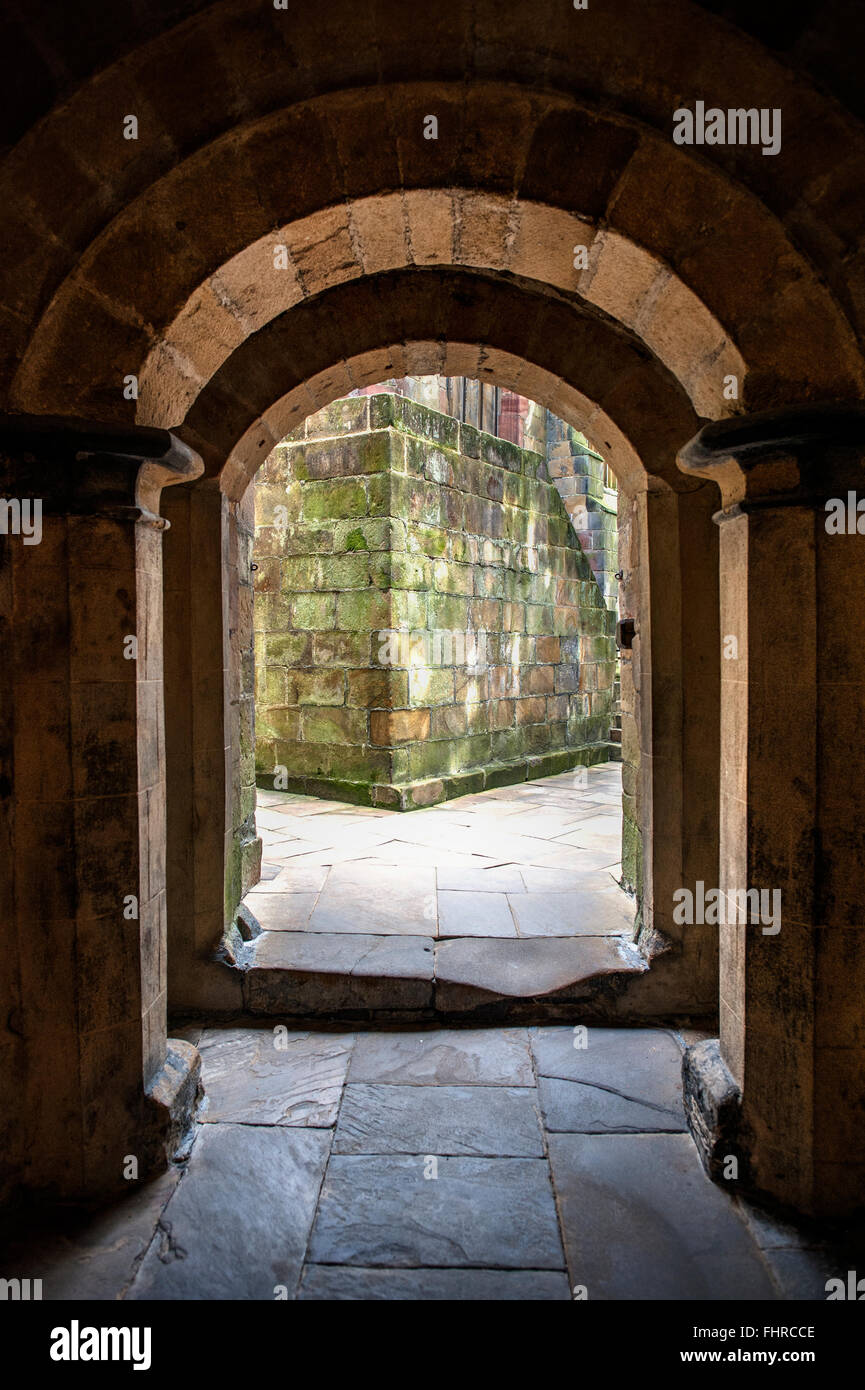 alte Türen in einer mittelalterlichen Burg Stockfoto