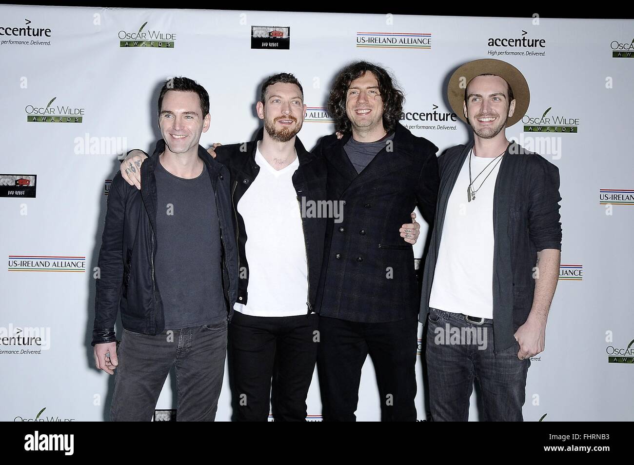 Los Angeles, CA, USA. 25. Februar 2016. Johnny McDaid, Nathan Connolly, Gary Lightbody, Snow Patrol, Paul Wilson im Ankunftsbereich für Oscar Wilde: ehrt irische Schrift In Film, BAD ROBOT, Los Angeles, CA 25. Februar 2016. Bildnachweis: Michael Germana/Everett Collection/Alamy Live-Nachrichten Stockfoto