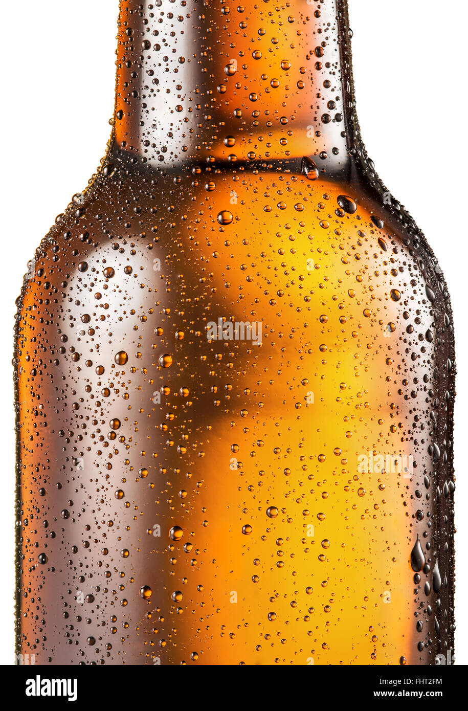 Kalte Flasche Bier mit Kondenswasser tropft auf es. Datei enthält Beschneidungspfade. Stockfoto