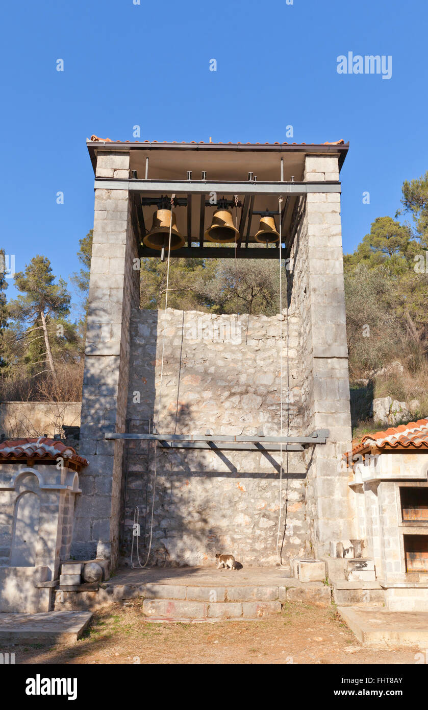 Glockenturm der Kirche von St. George (ca. 11. Jh.) am Fuße des Hügels Gorica in Podgorica, Montenegro Stockfoto