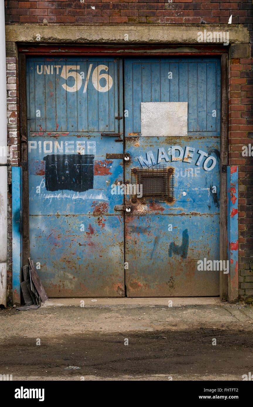 Alte Mühle-Tür in Pionier-Mühle in Radcliffe, Manchester UK Stockfoto