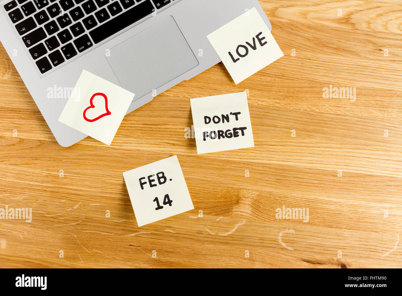 Valentinstag-Konzept Büro erinnern mit postit Stockfoto