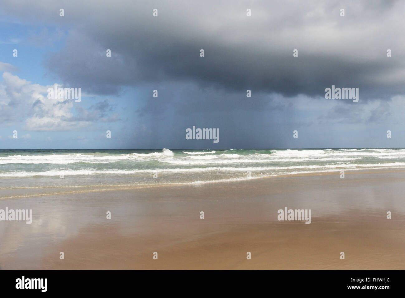 Ausfällung von Regen am Strand Itacarezinho Stockfoto