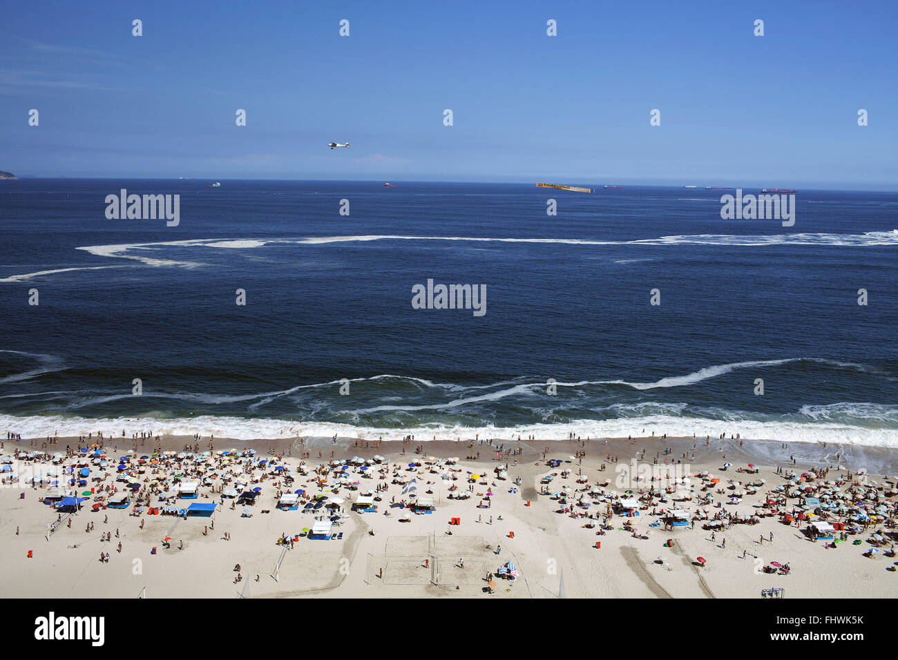Blick Badegäste am Strand der Copacabana, Südseite Stockfoto