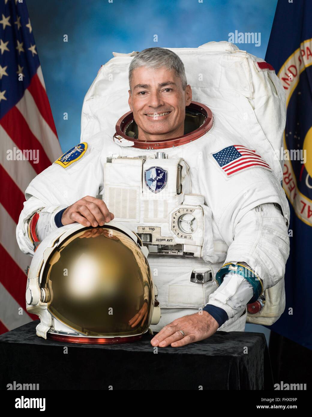 NASA-Astronaut Mark Vande Hei offizielle Porträt tragen die Extravehicular Mobility Unit Raumanzug 6. Januar 2016 in Houston, Texas. Stockfoto