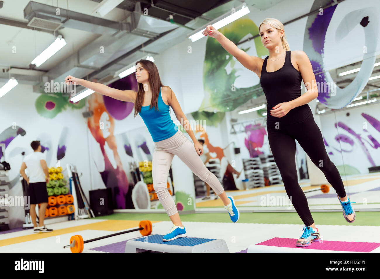 Schöne Frauen Sport Aerobic im Fitness-club Stockfoto