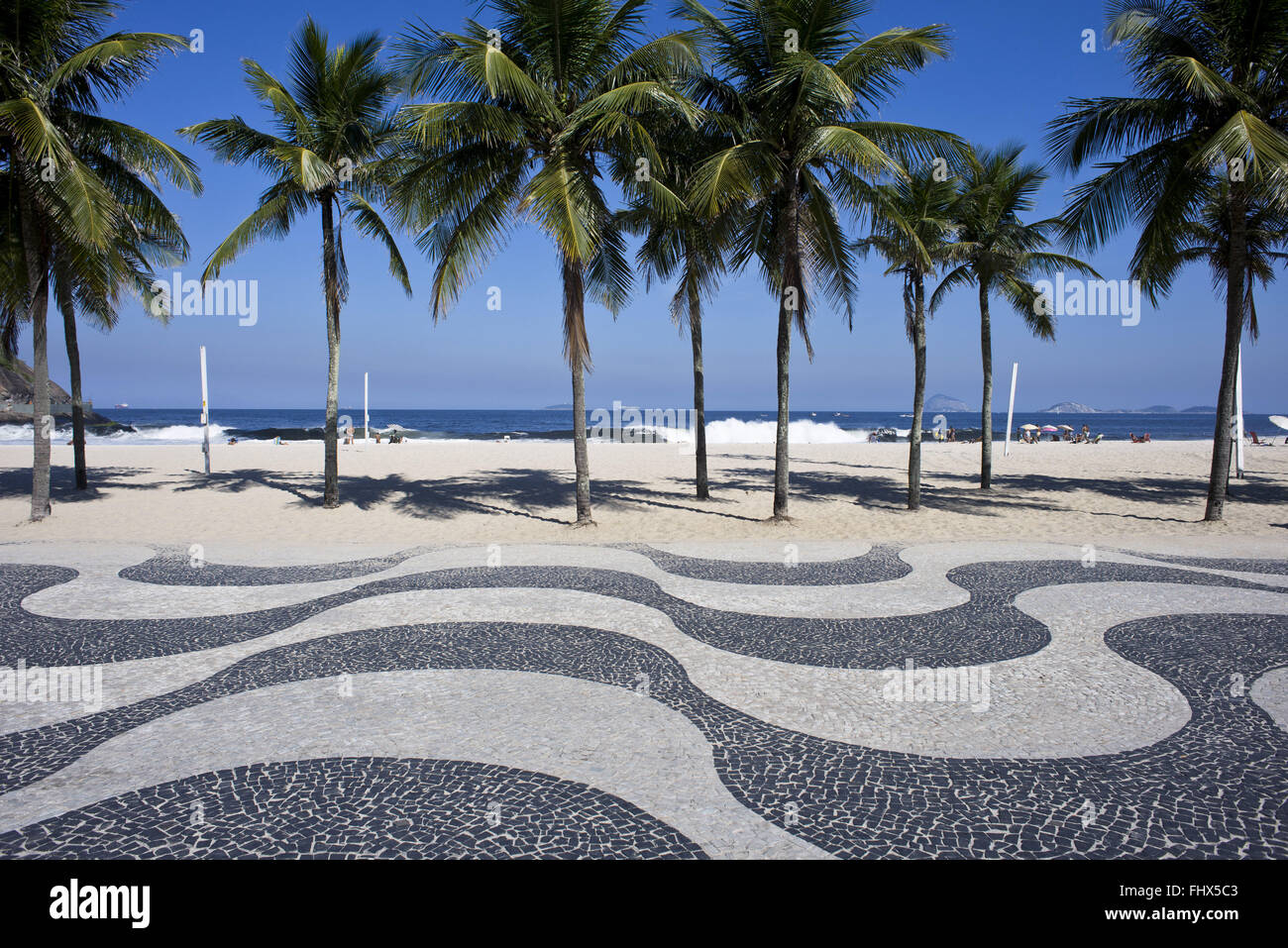 Portugiesischen Steinen an der Strandpromenade der Copacabana - südlich der Stadt Stockfoto