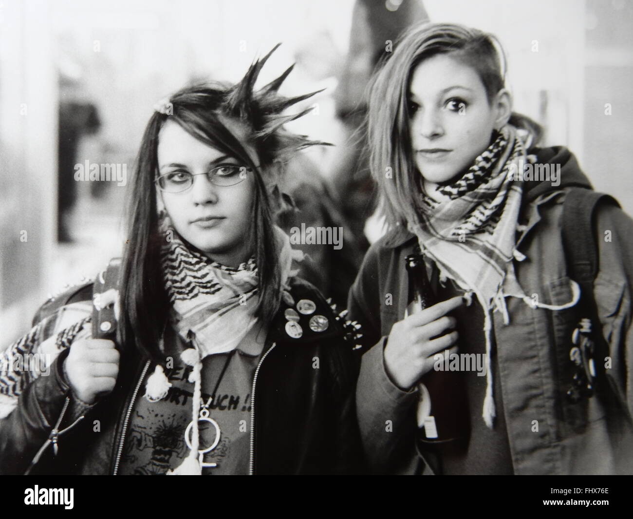 zwei punker Girls in Berlin, Deutschland, 2003 Stockfoto