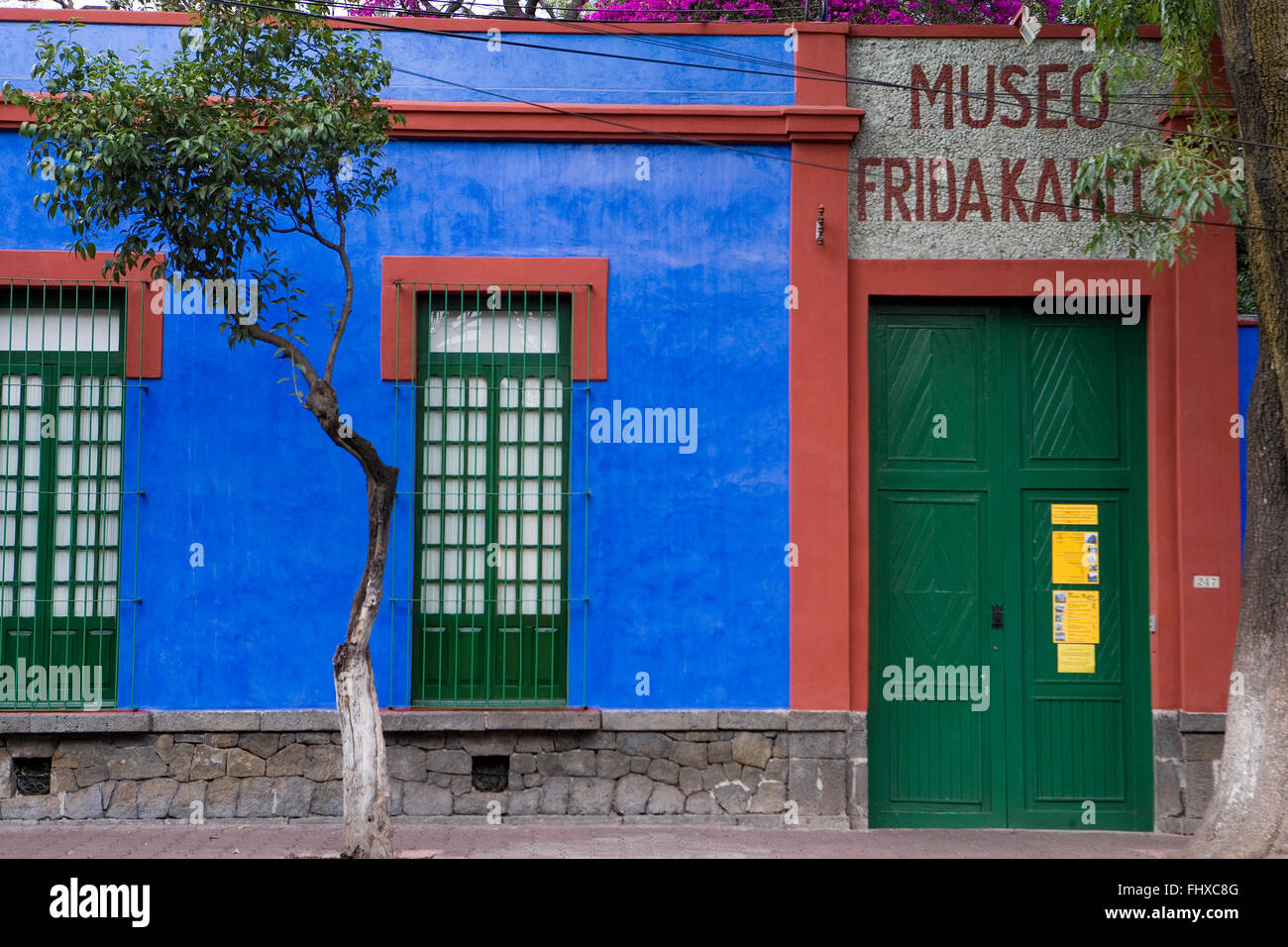 Mexiko, Mexiko-Stadt, Museo Frida Kahlo, Fassade mit Eingang zum museum Stockfoto