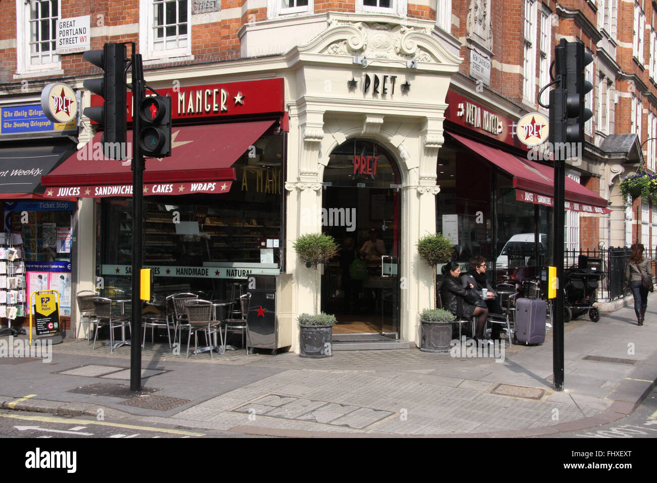 Sinéad O'Connor hat Kaffee und einen Snack in London 11 Bilder (Kredit Bild © Jack Ludlam) Stockfoto