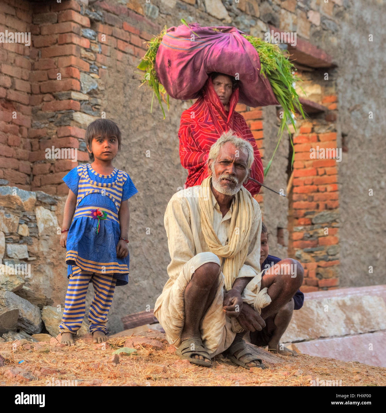 Indische Familie im ländlichen Rajasthan, Indien Stockfoto