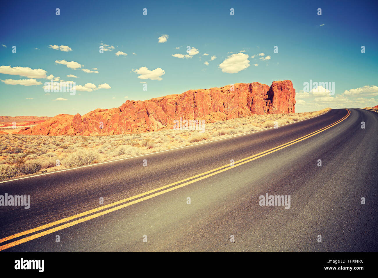 Vintage getönten Wüstenstraße in Nevada, USA. Stockfoto