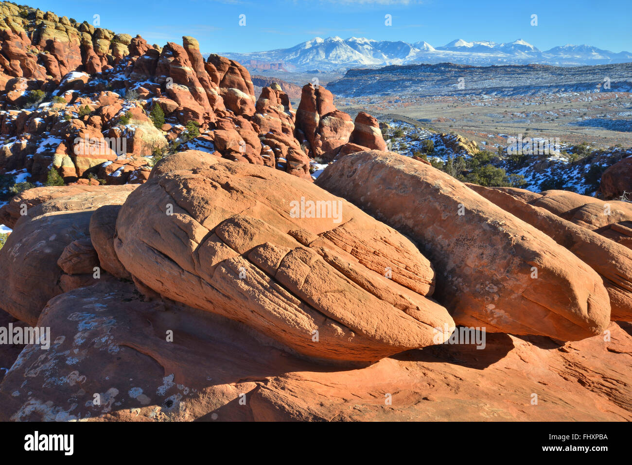 Feurigen Ofen, Salt Valley und La Sal Mountains aus übersehen im Arches National Park in der Nähe von Moab, Utah Stockfoto