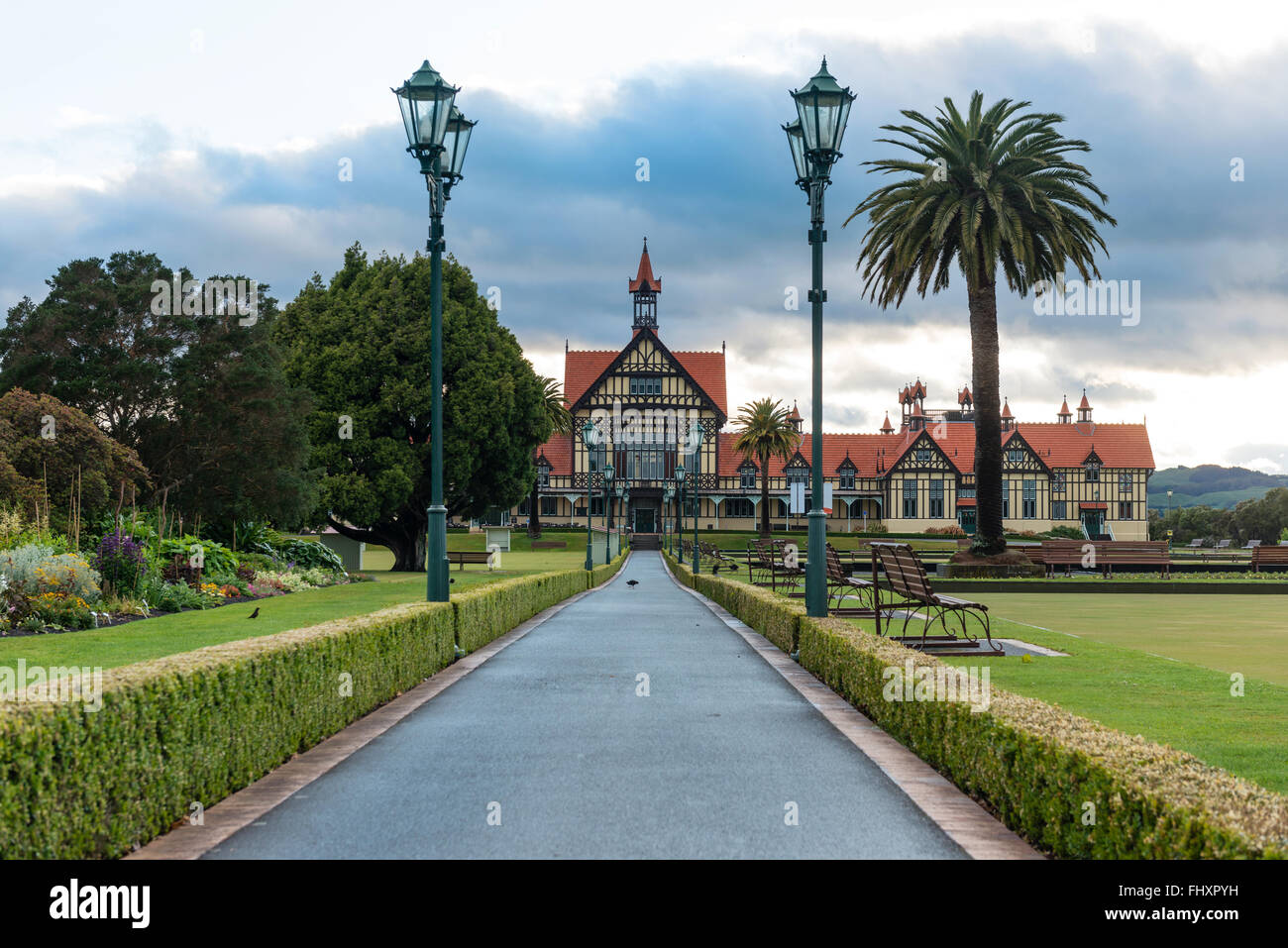 Government Gardens und Museum bei Sonnenaufgang, Rotorua, Neuseeland Stockfoto