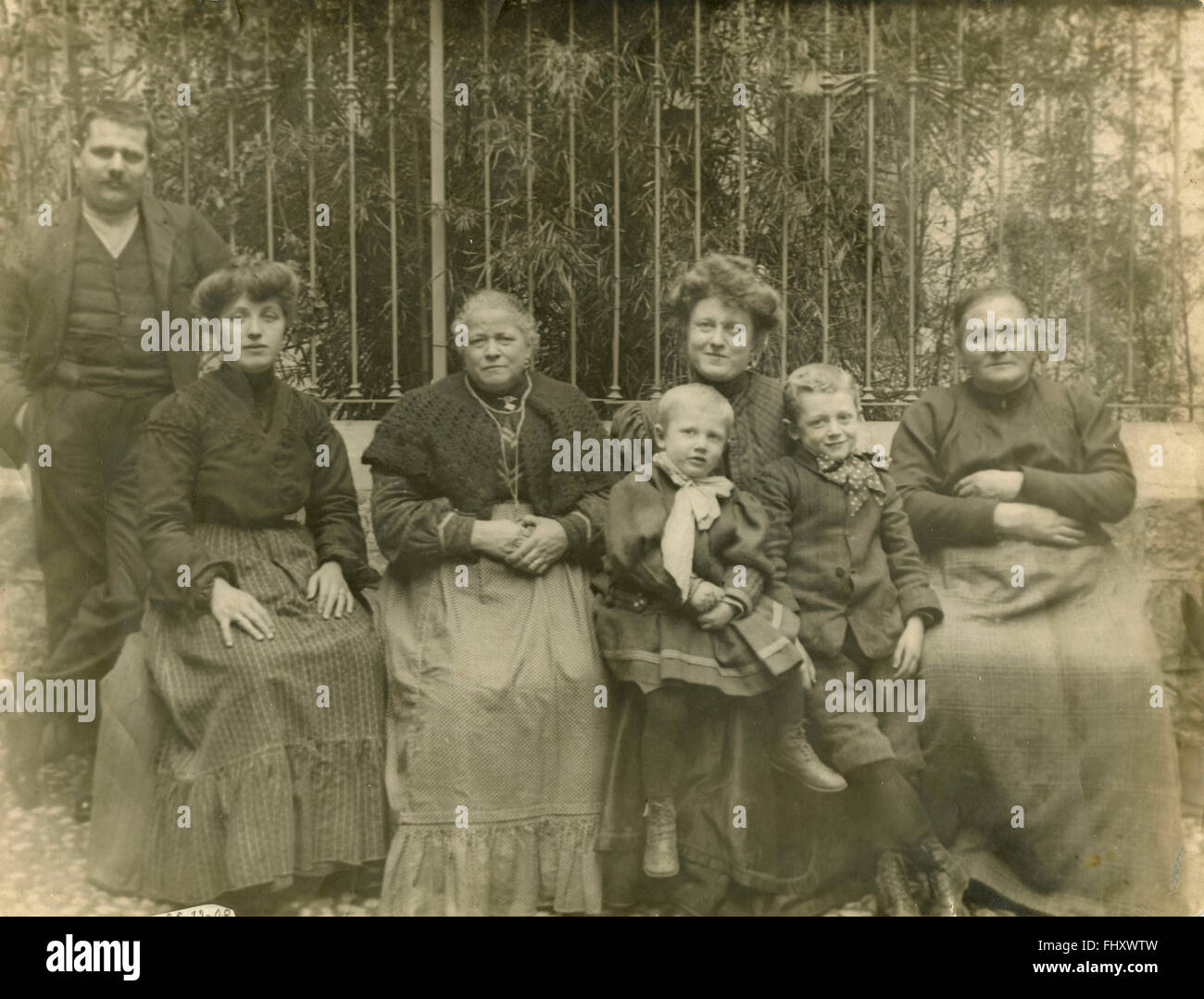 Eine Familie posieren für ein Foto, Italien Stockfoto