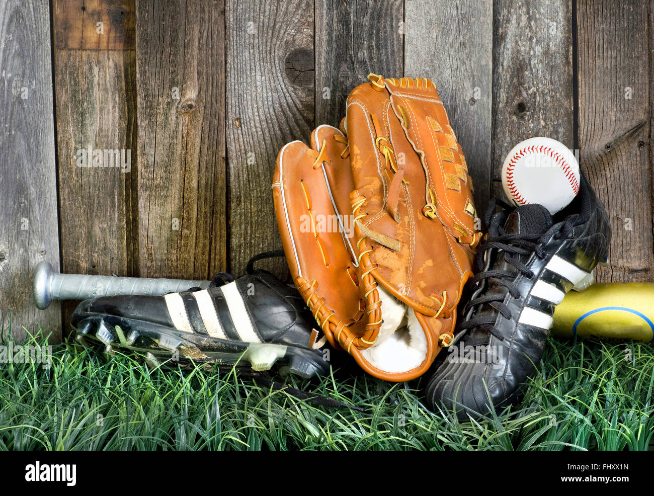Zeit, mit der richtigen Ausrüstung American Baseball zu spielen. Stockfoto
