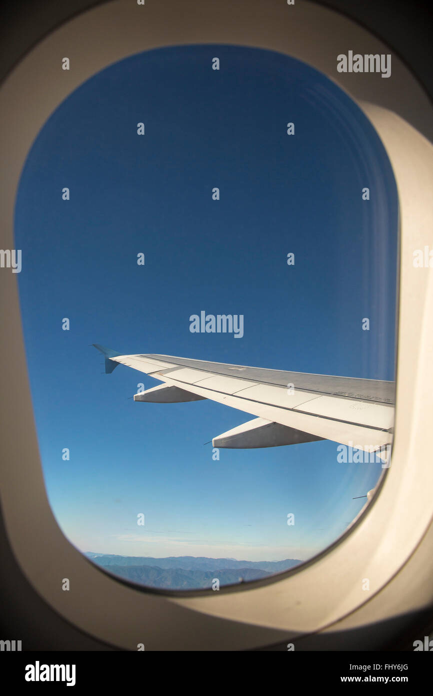 Oaxaca, Mexiko - der Blick aus dem Fenster auf einen Carrier Passagierflugzeug über Oaxaca, Mexiko. Stockfoto
