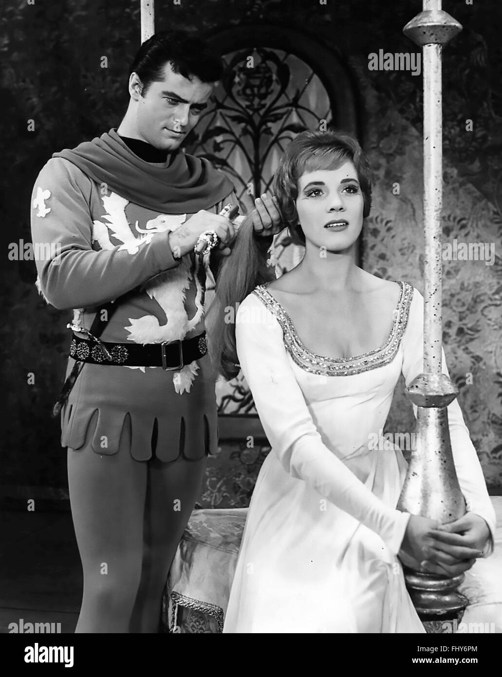 CAMELOT 1960 Broadway-musical von Lerner und Lowe mit Julie Andrews als Königin Guenevere und Robert Goulet als Sir Lancelot Stockfoto