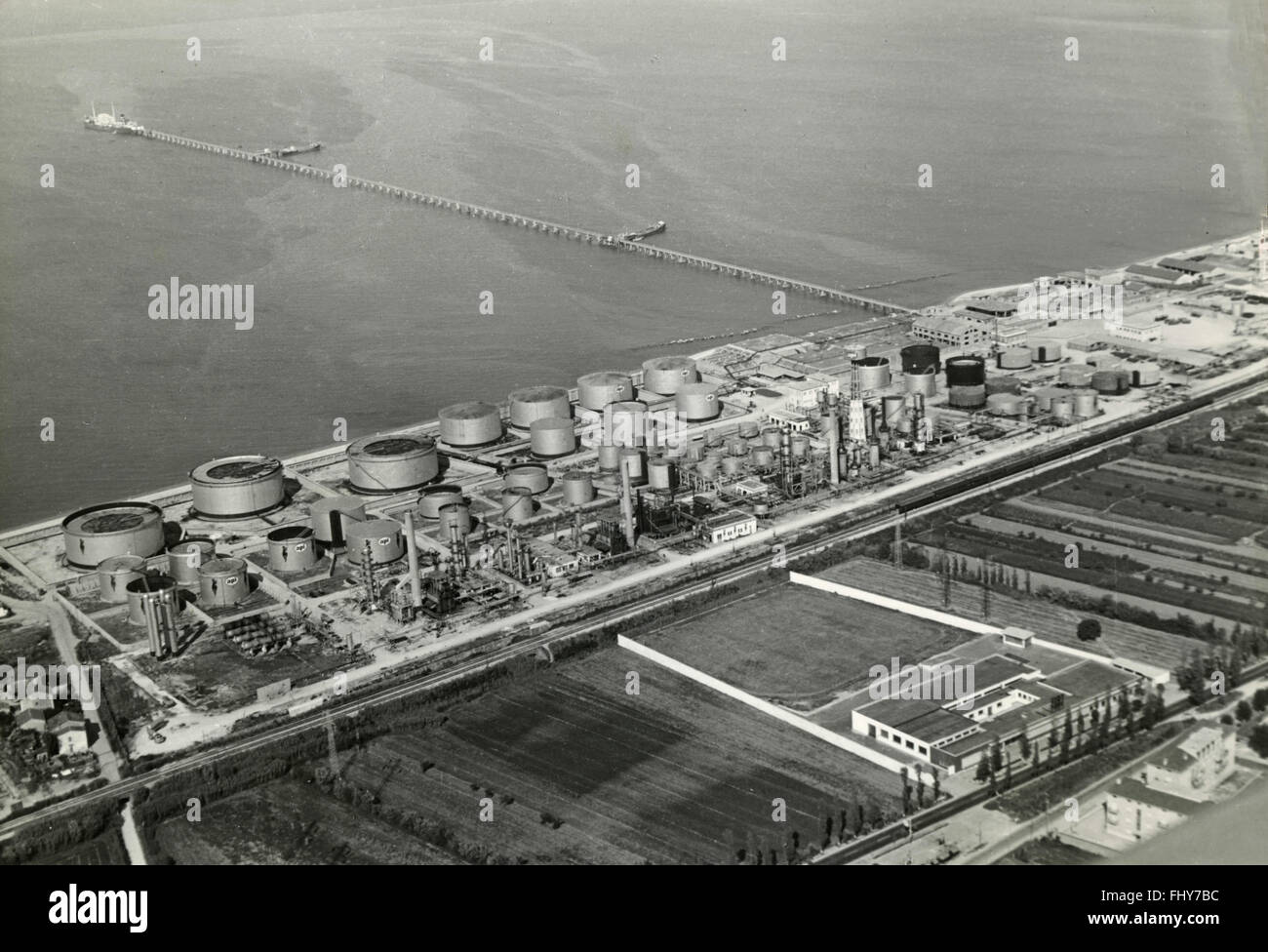 Panoramablick von der Raffinerie API, Falconara Marittima, Italien Stockfoto