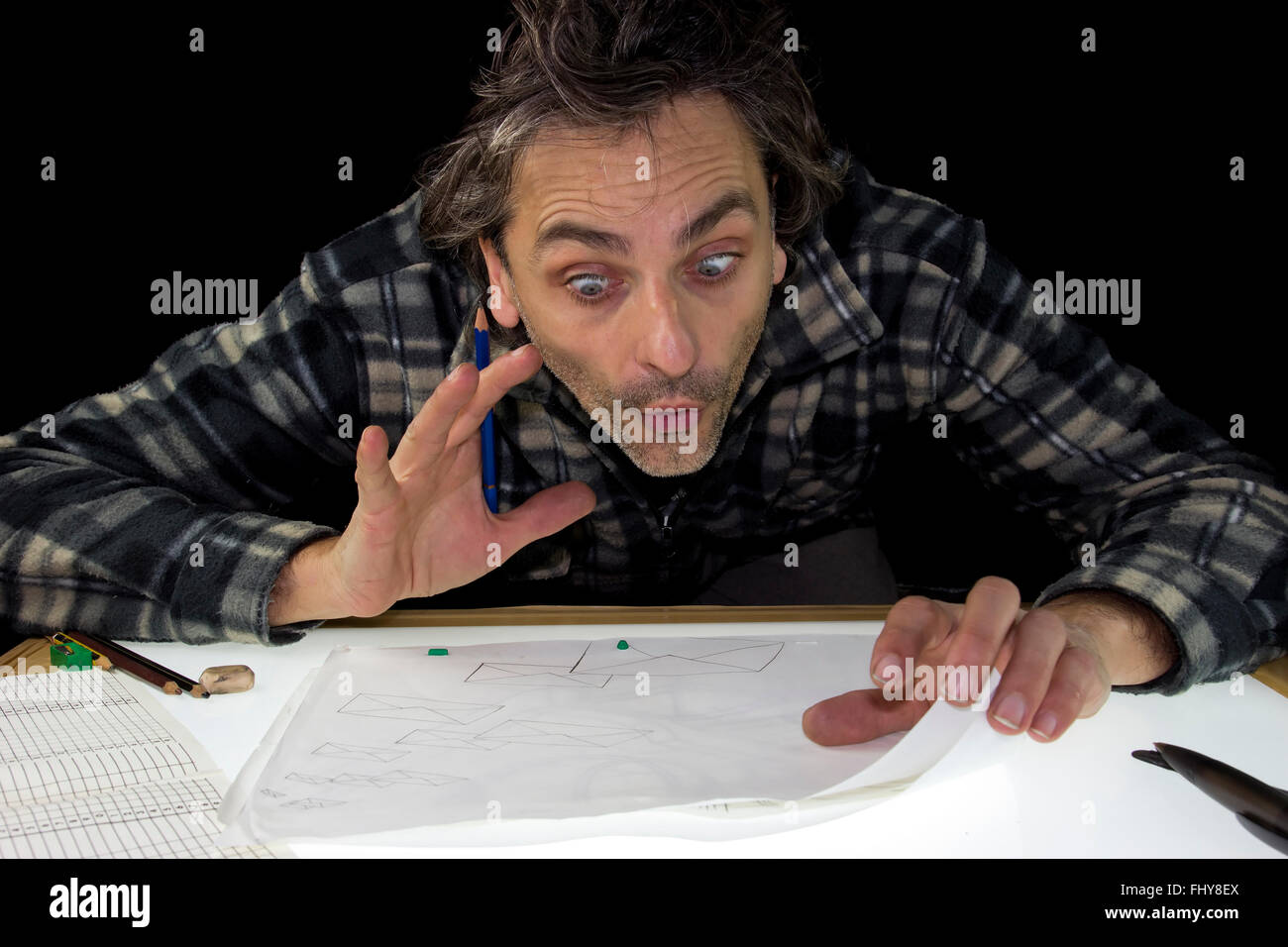 Mann mit Bleistift auf lightbox Stockfoto