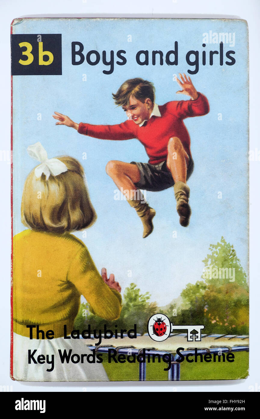 'Boys and Girls' Ladybird 60er Jahre Vintage Kinder Frontbuch Cover Kinder auf einem Trampolin im Garten Illustration London England UK KATHY DEWITT Stockfoto