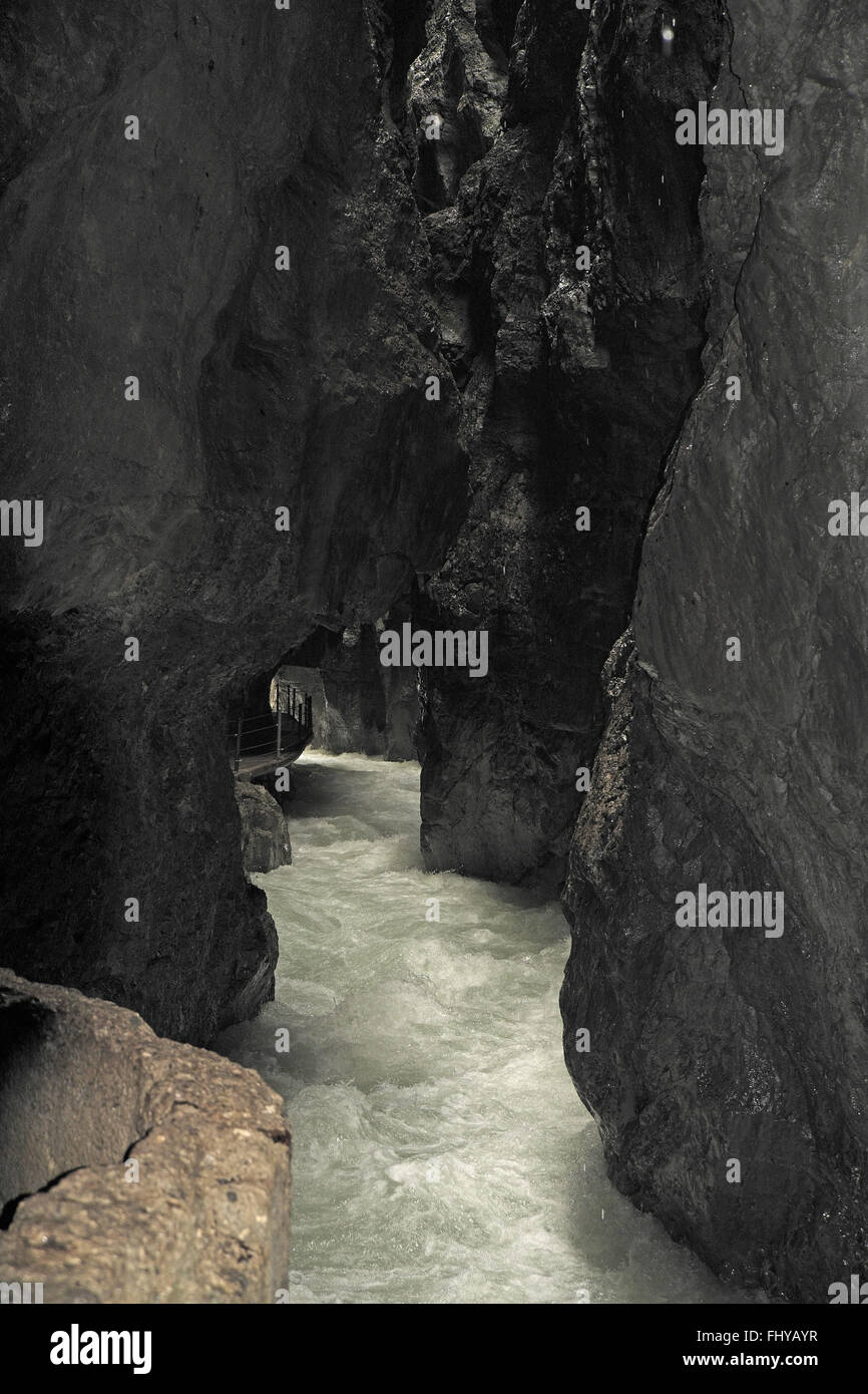 Raging torrent der Partnachklamm, südlich von Garmisch - Partenkirchen, Bayern, Deutschland, Europa. partnachklamm ist eine 700 m lange Ex Stockfoto