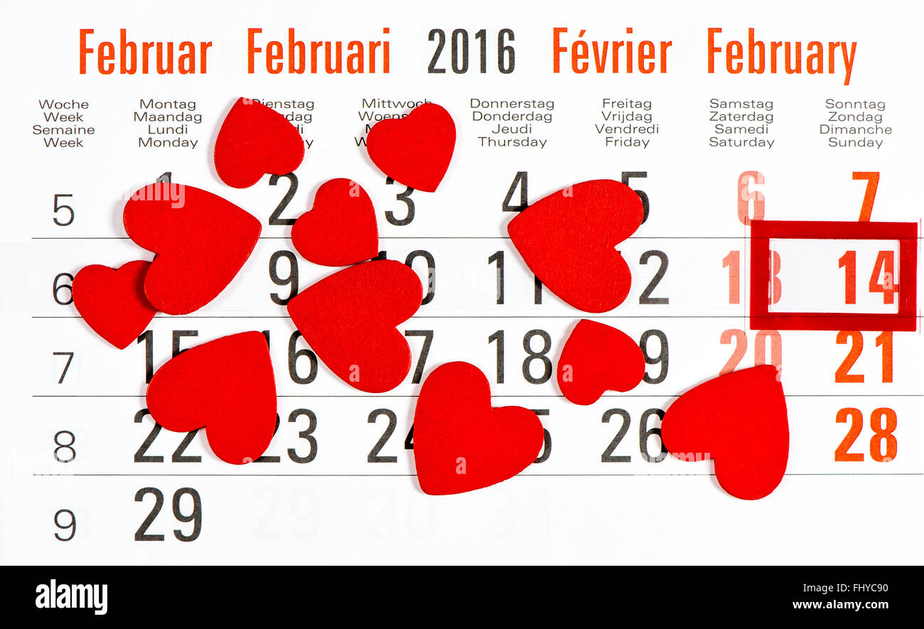 Kalender mit roten Markierung am 14. Februar. Dekoration, rote Herzen. Valentinstag Stockfoto