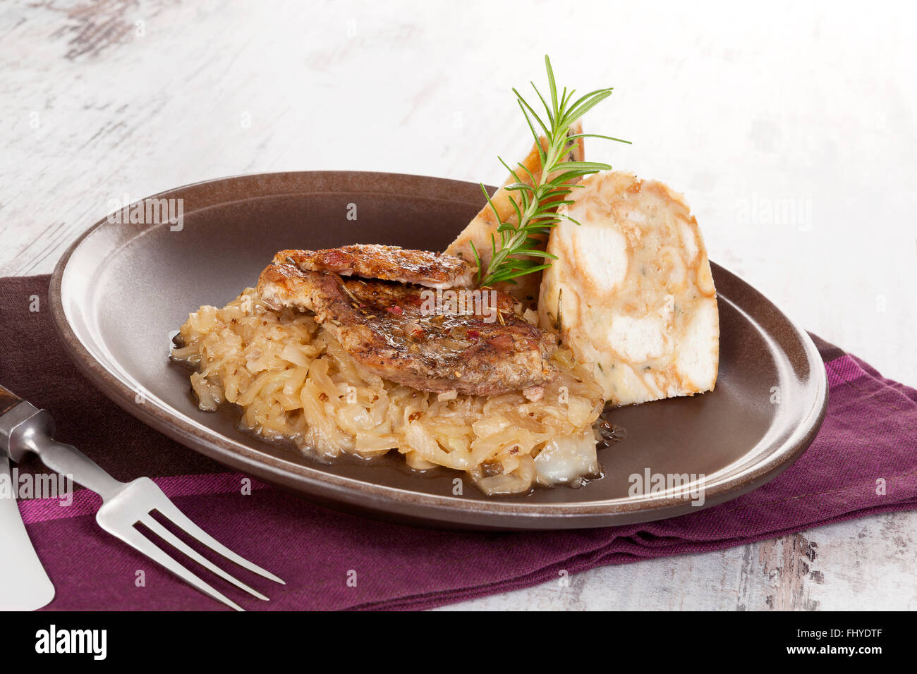 Gebackenes schweinekotelett -Fotos und -Bildmaterial in hoher Auflösung ...