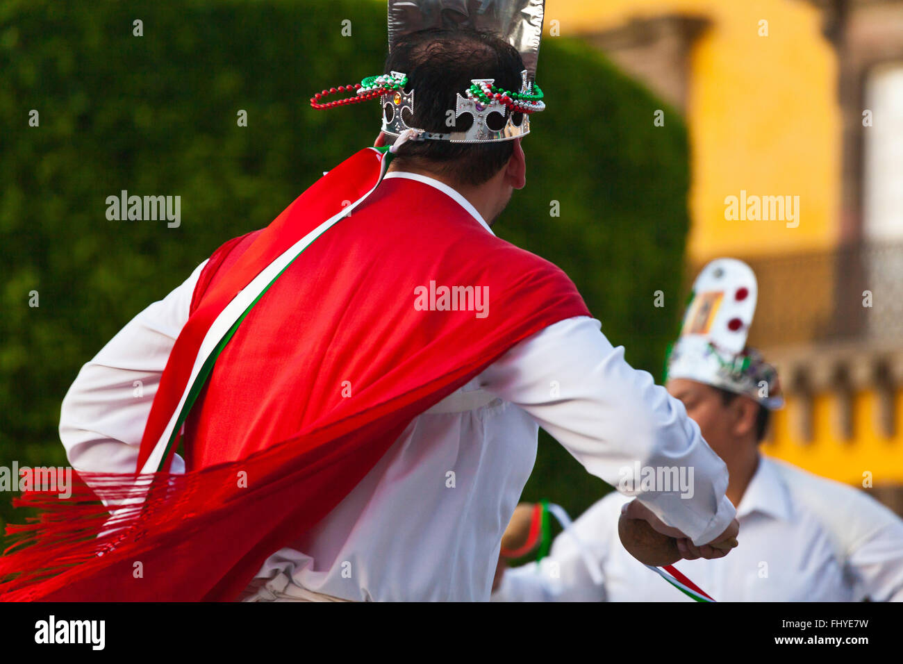 Tänzer im Jardin oder Central Square während der jährlichen FOLK DANCE FESTIVAL - SAN MIGUEL DE ALLENDE, Mexiko Stockfoto