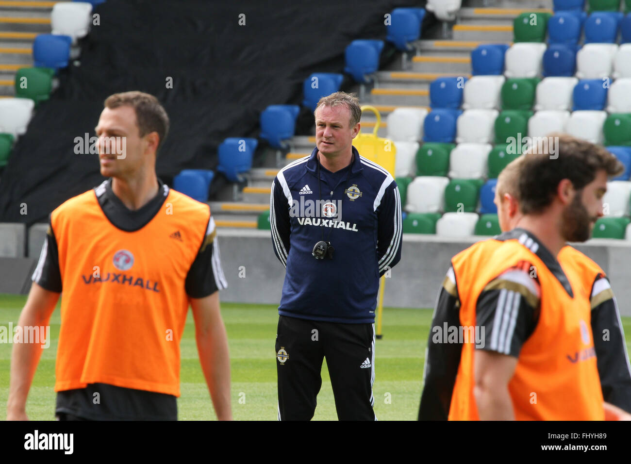 Nordirland-International-Fußball-Manager Michael O'Neill in das nationale Fußballstadion im Windsor Park, Belfast. Stockfoto