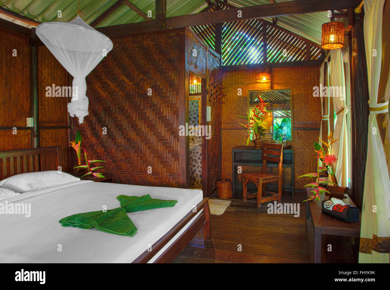 Die komfortablen Zimmer im RIVERSIDE COTTAGES in KHO SOK, ein perfekter Ort zu bleiben, um Kho Sok Nationalpark - THAILAND besuchen Stockfoto