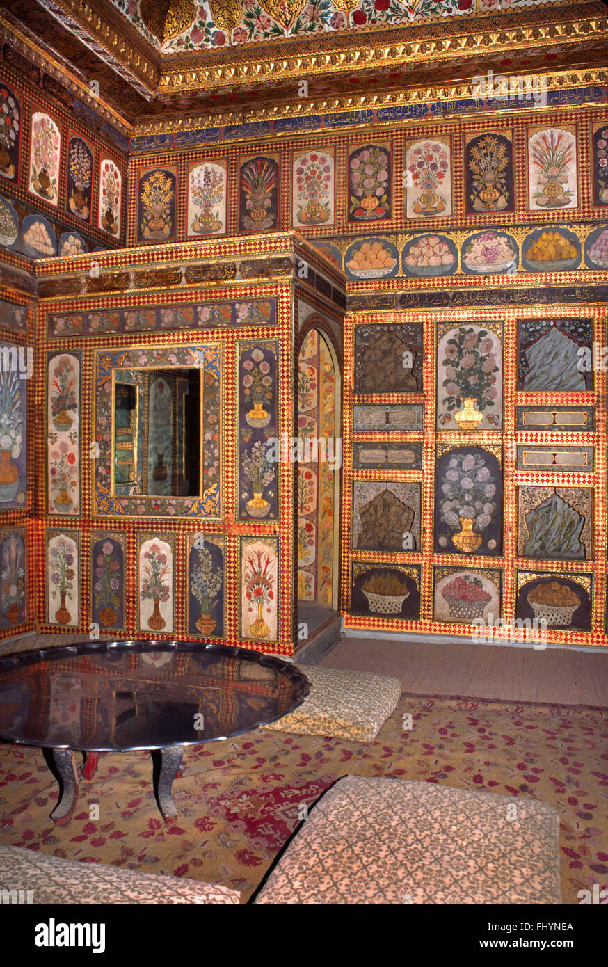 Eine wunderschön bemalte, gefliest und dekorierte Wohnzimmer von The Harem - Topkapi-Palast (Osmanisches Reich), Istanbul Stockfoto