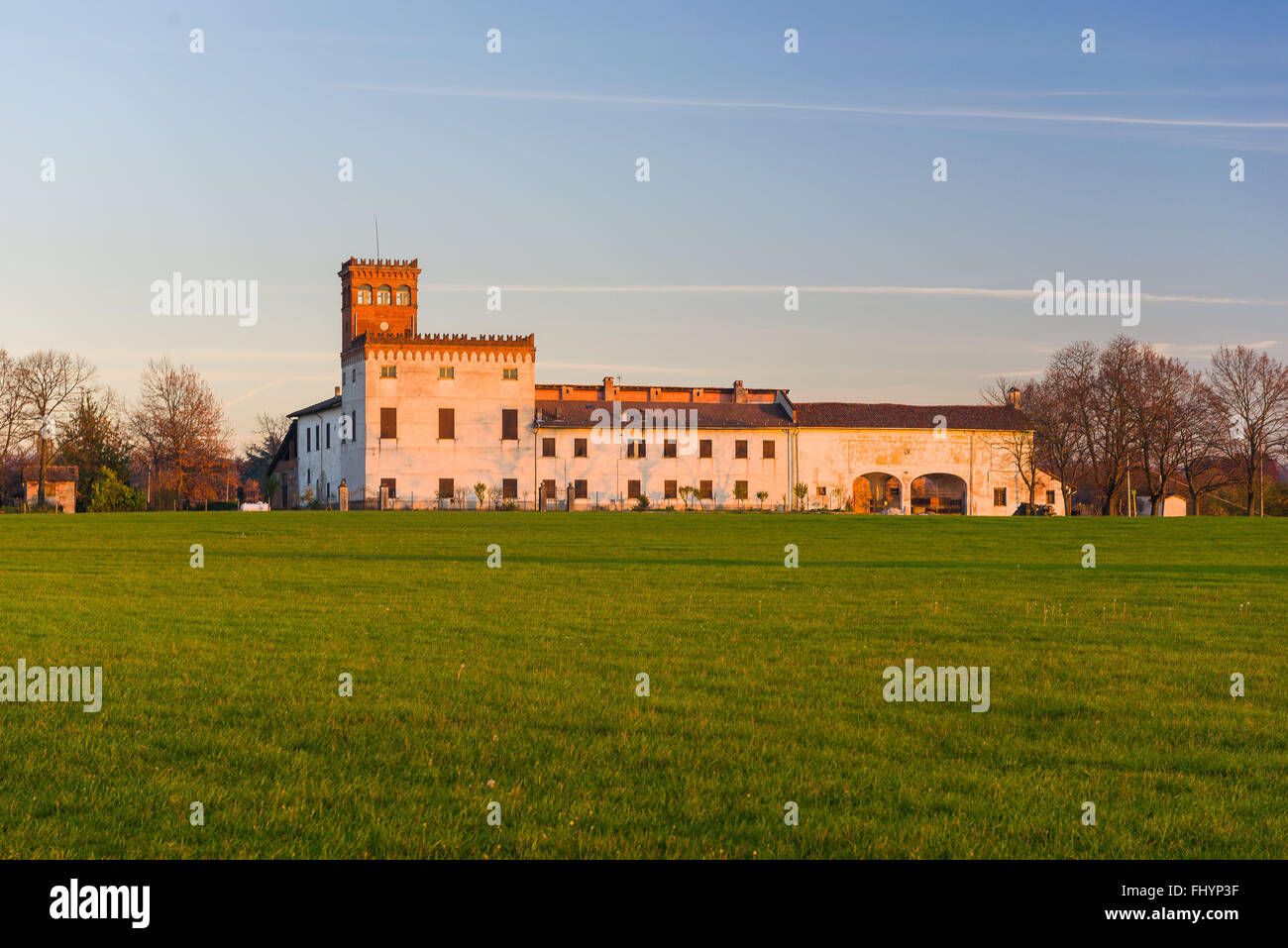 Altes Bauernhaus in Serravalle, Piemont Stockfoto