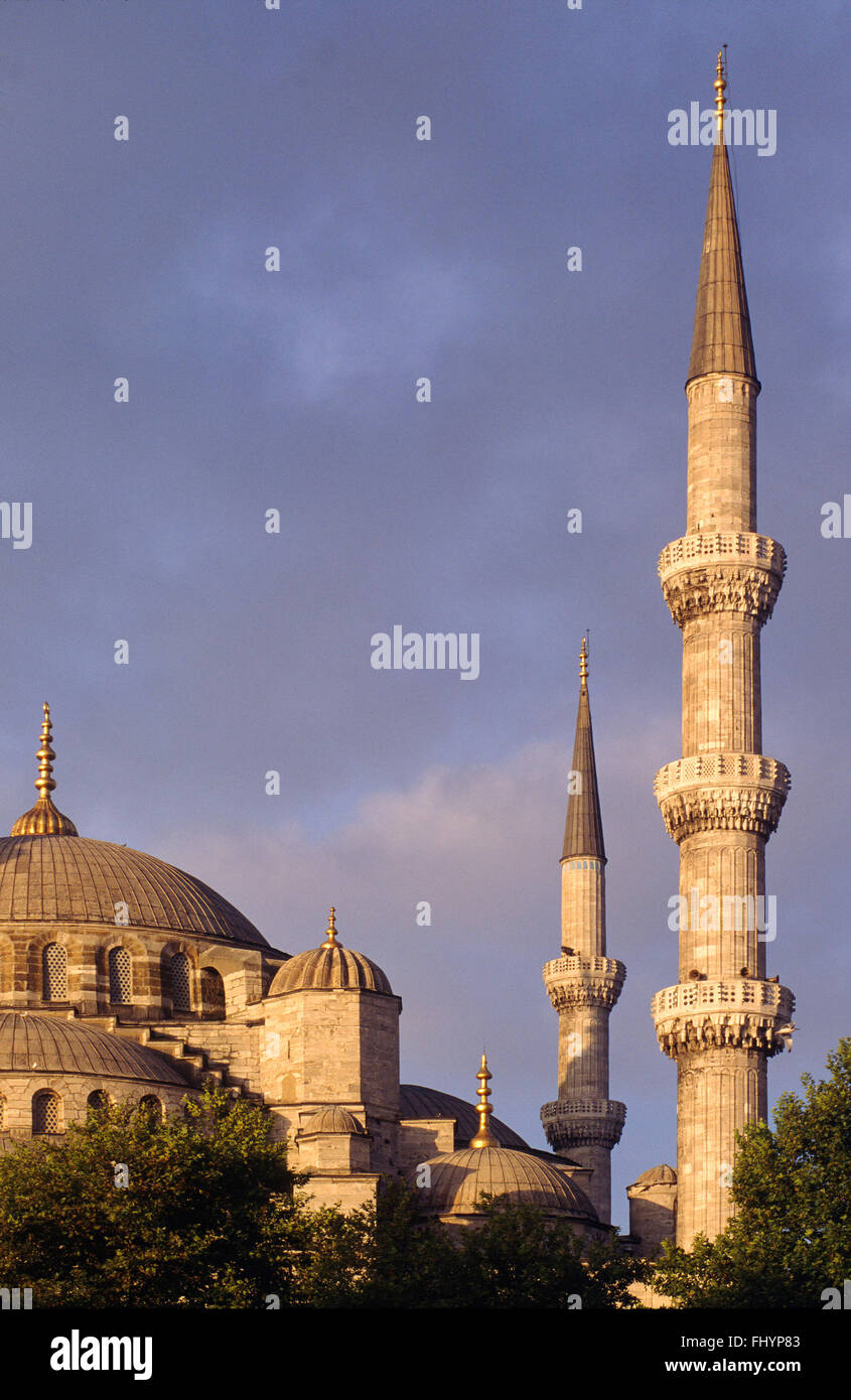 Die blaue Moschee (Sultanahmet Camii), die im Jahre 1616 fertiggestellt & hat 6 Minaretten und 260 Fenster - Istanbul, Türkei Stockfoto