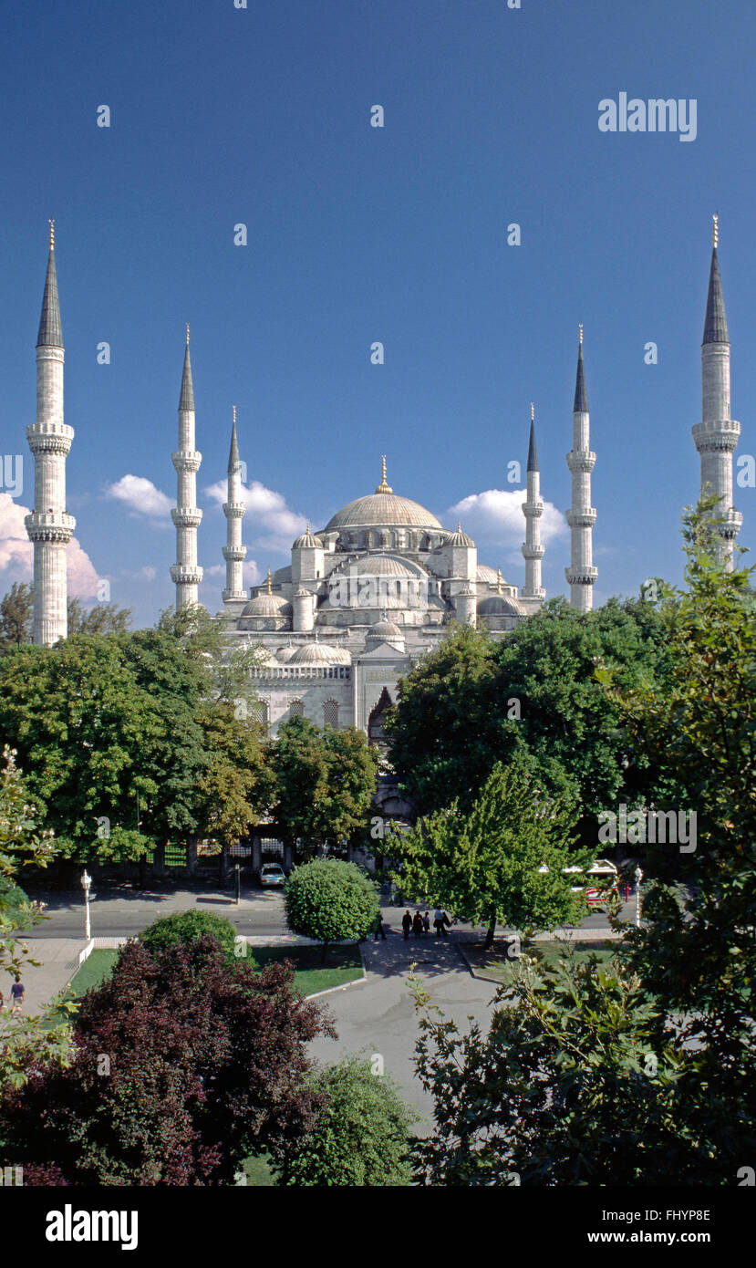 Die blaue Moschee (Sultanahmet Camii), die im Jahre 1616 fertiggestellt & hat 6 Minaretten und 260 Fenster - Istanbul, Türkei Stockfoto